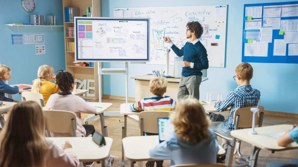 Para qué sirve la Licenciatura en Educación y dónde trabajan sus egresados